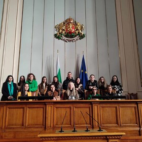 studenti-v-ns_280x280_crop_478b24840a