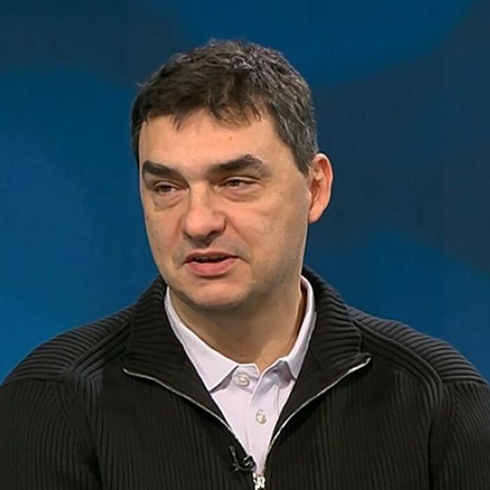 vlado-nikolov-frognews-bg_700x700_crop_478b24840a