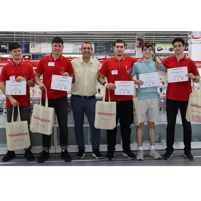 011-it-dir-bg_700x700_crop_478b24840a