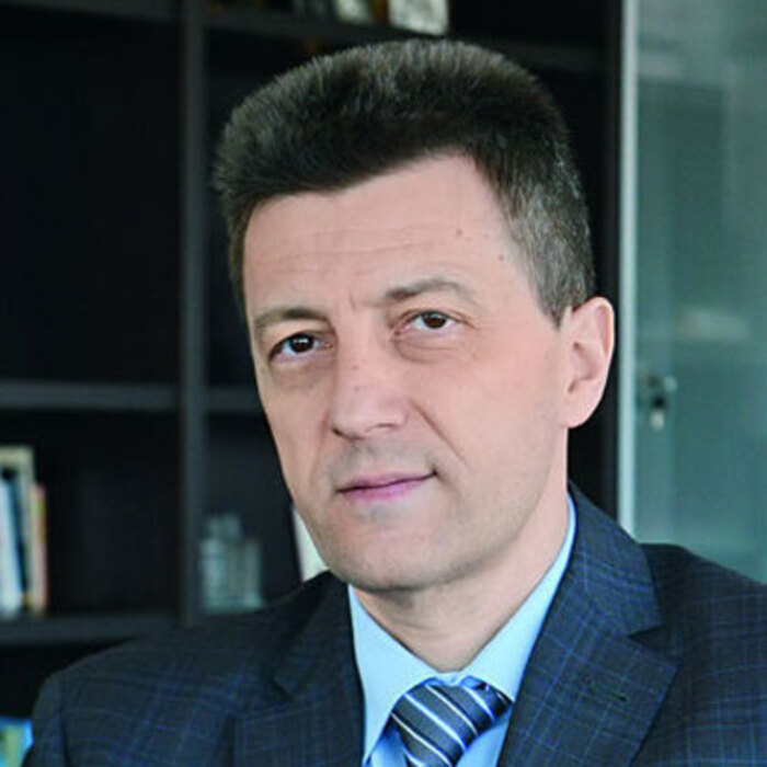 petar-andronov-v-capital_700x700_crop_478b24840a