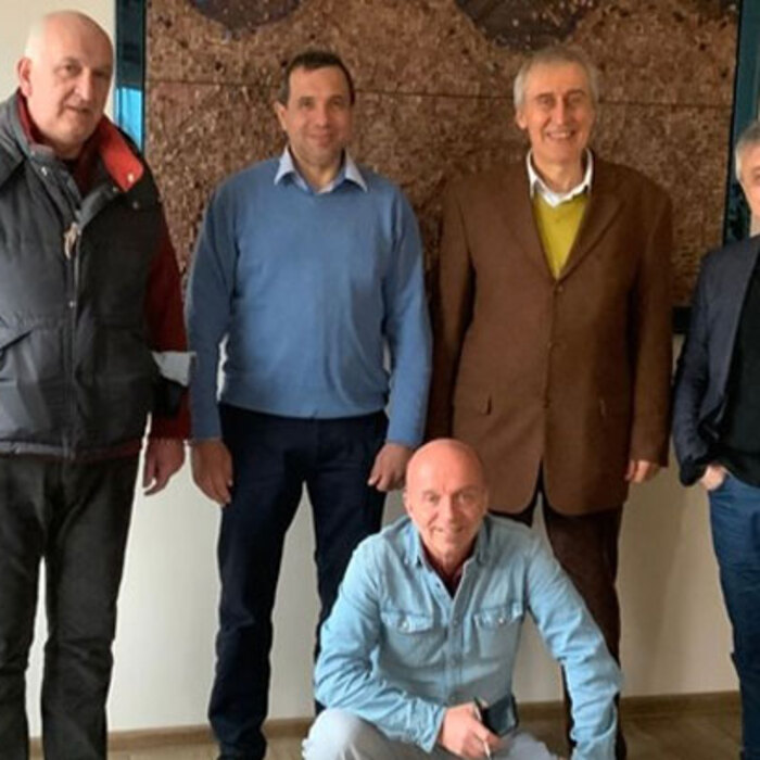 rodni-i-ucheni_700x700_crop_478b24840a