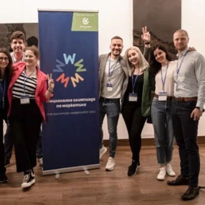 3-dskbank-bg_700x700_crop_478b24840a