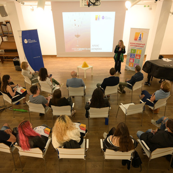 011-nbu-nagrajdavane-spirits-32-678x410-crop-478b24840a_700x700_crop_478b24840a