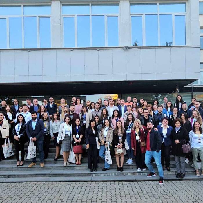 zaglavna-forum_700x700_crop_478b24840a