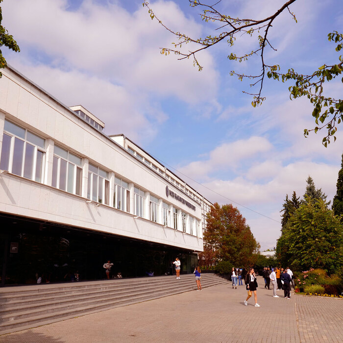 2366191_700x700_crop_478b24840a